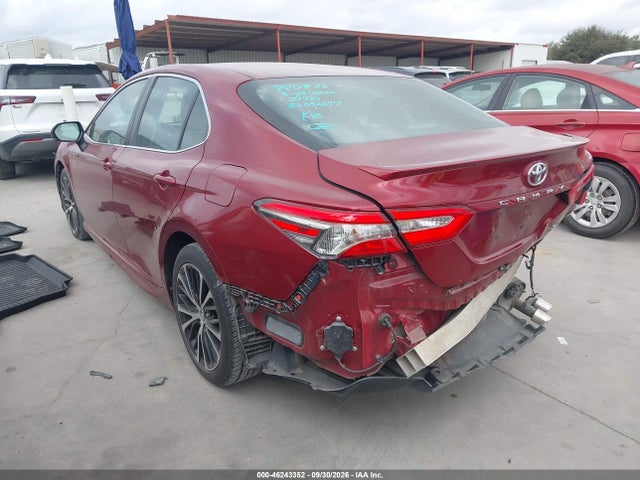 46243352 :رقم المزاد ، 4T1B11HK5JU596763 vin ، 2018 Toyota Camry Se مزاد بيع