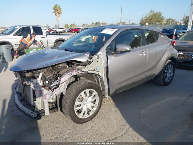 Toyota C-HR LE 2019 JTNKHMBX7K1026722 Image 2