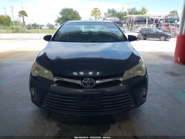 46243512 :رقم المزاد ، 4T1BF1FK1FU488409 vin ، 2015 Toyota Camry Le مزاد بيع