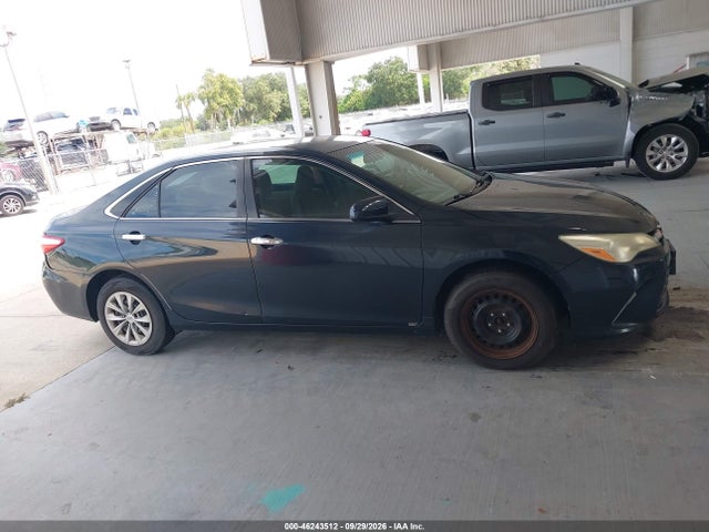 46243512 :رقم المزاد ، 4T1BF1FK1FU488409 vin ، 2015 Toyota Camry Le مزاد بيع