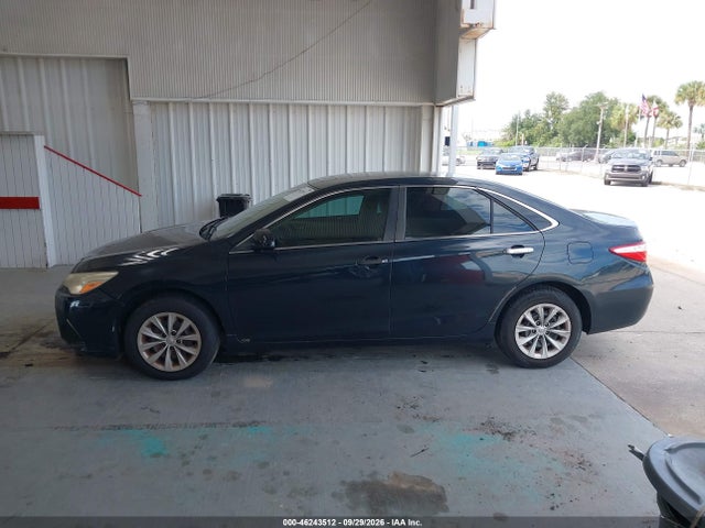46243512 :رقم المزاد ، 4T1BF1FK1FU488409 vin ، 2015 Toyota Camry Le مزاد بيع