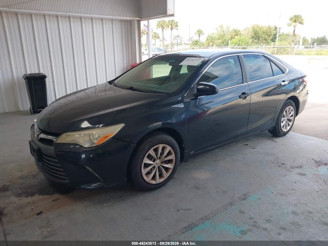 46243512 :رقم المزاد ، 4T1BF1FK1FU488409 vin ، 2015 Toyota Camry Le مزاد بيع