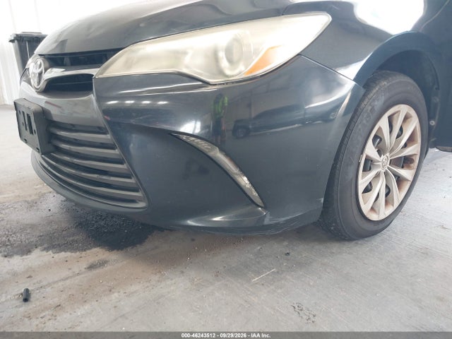 46243512 :رقم المزاد ، 4T1BF1FK1FU488409 vin ، 2015 Toyota Camry Le مزاد بيع