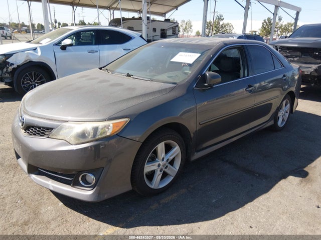 46243527 :رقم المزاد ، 4T1BF1FK4CU081440 vin ، 2012 Toyota Camry Se مزاد بيع