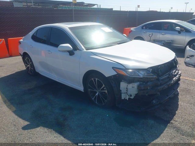 46243545 :رقم المزاد ، 4T1B11HK2JU042144 vin ، 2018 Toyota Camry Se مزاد بيع