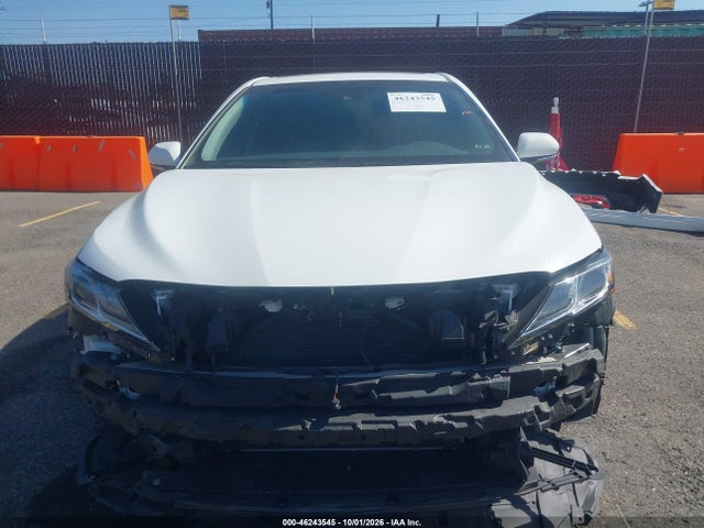 46243545 :رقم المزاد ، 4T1B11HK2JU042144 vin ، 2018 Toyota Camry Se مزاد بيع