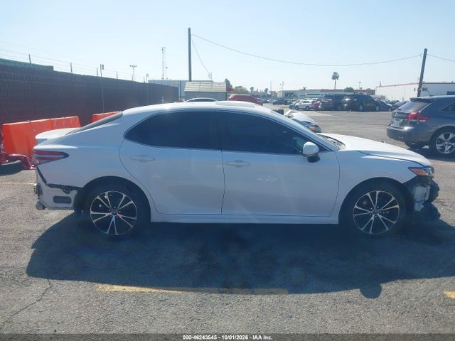 46243545 :رقم المزاد ، 4T1B11HK2JU042144 vin ، 2018 Toyota Camry Se مزاد بيع