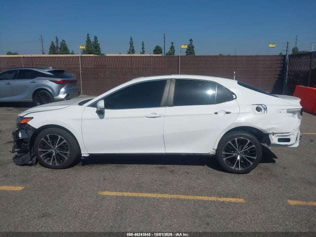 46243545 :رقم المزاد ، 4T1B11HK2JU042144 vin ، 2018 Toyota Camry Se مزاد بيع