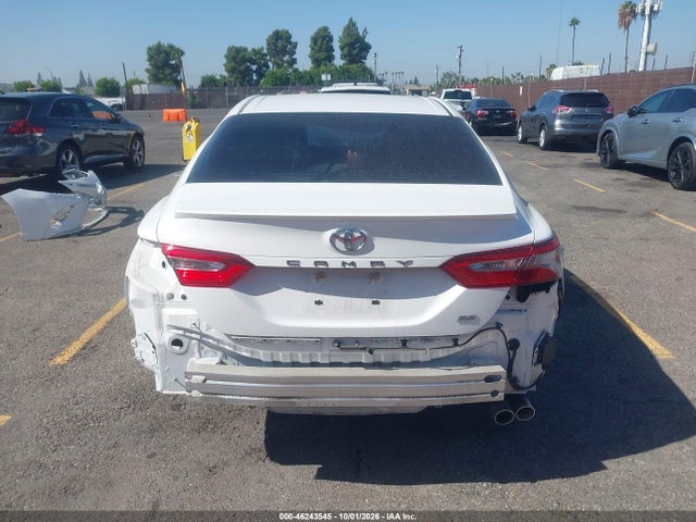 46243545 :رقم المزاد ، 4T1B11HK2JU042144 vin ، 2018 Toyota Camry Se مزاد بيع