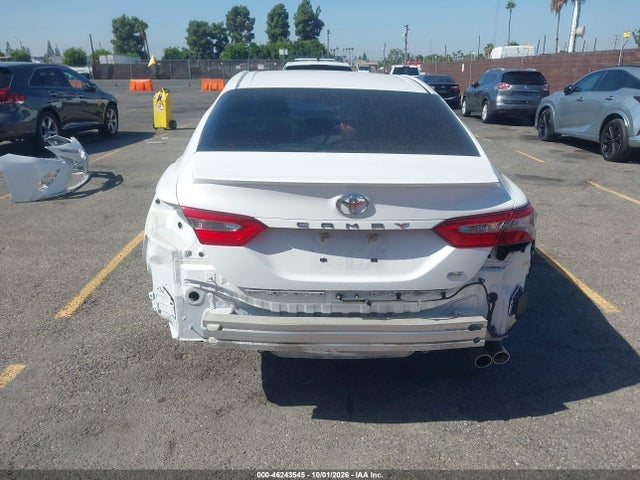 46243545 :رقم المزاد ، 4T1B11HK2JU042144 vin ، 2018 Toyota Camry Se مزاد بيع