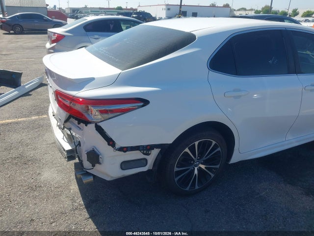 46243545 :رقم المزاد ، 4T1B11HK2JU042144 vin ، 2018 Toyota Camry Se مزاد بيع