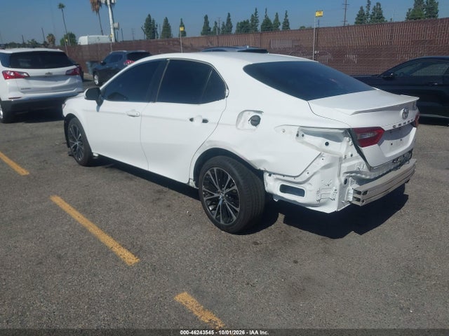 46243545 :رقم المزاد ، 4T1B11HK2JU042144 vin ، 2018 Toyota Camry Se مزاد بيع