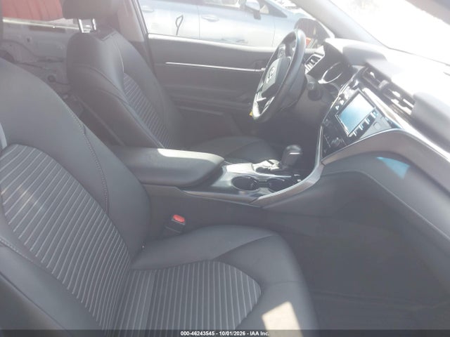 46243545 :رقم المزاد ، 4T1B11HK2JU042144 vin ، 2018 Toyota Camry Se مزاد بيع