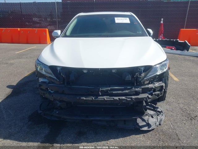 46243545 :رقم المزاد ، 4T1B11HK2JU042144 vin ، 2018 Toyota Camry Se مزاد بيع