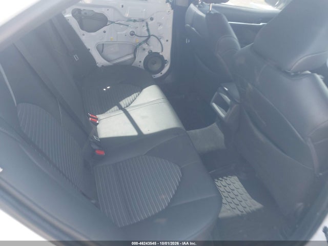 46243545 :رقم المزاد ، 4T1B11HK2JU042144 vin ، 2018 Toyota Camry Se مزاد بيع