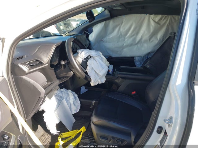 46243694 :رقم المزاد ، 5TDXRKEC2MS042031 vin ، 2021 Toyota Sienna Xse مزاد بيع