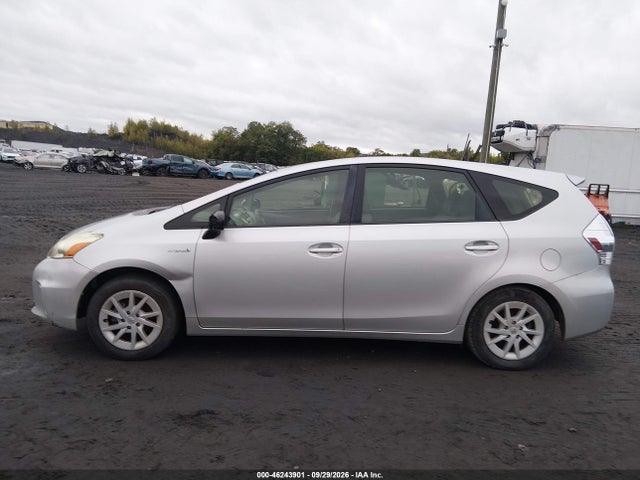 Продажа на аукционе авто 2013 Toyota Prius V Two, vin: JTDZN3EU3D3220095, номер лота: 46243901