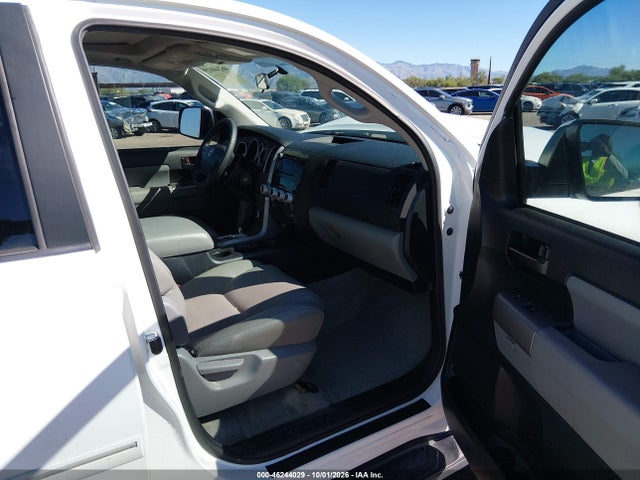 2011 Toyota Sequoia Sr5 5.7l V8 მანქანა იყიდება აუქციონზე, vin: 5TDZY5G10BS032801, აუქციონის ნომერი: 46244029