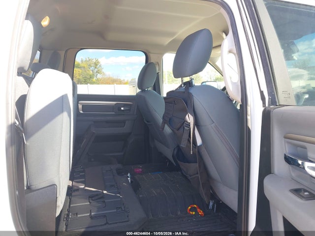 46244604 :رقم المزاد ، 1C6RR7LTXJS206631 vin ، 2018 Ram 1500 Big Horn  4x4 5'7 Box مزاد بيع