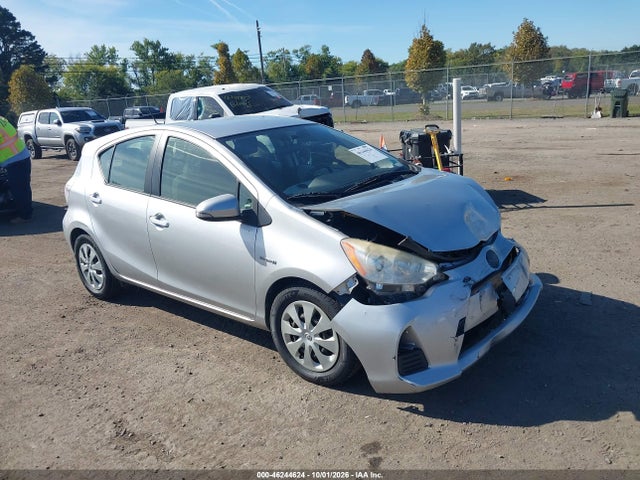 46244624 :رقم المزاد ، JTDKDTB31C1007320 vin ، 2012 Toyota Prius C Three مزاد بيع