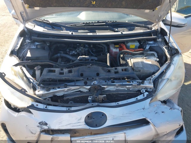 46244624 :رقم المزاد ، JTDKDTB31C1007320 vin ، 2012 Toyota Prius C Three مزاد بيع