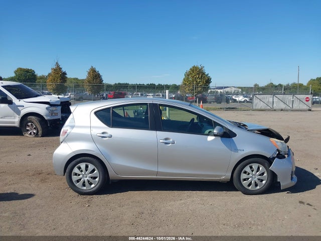 46244624 :رقم المزاد ، JTDKDTB31C1007320 vin ، 2012 Toyota Prius C Three مزاد بيع