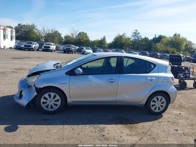 46244624 :رقم المزاد ، JTDKDTB31C1007320 vin ، 2012 Toyota Prius C Three مزاد بيع