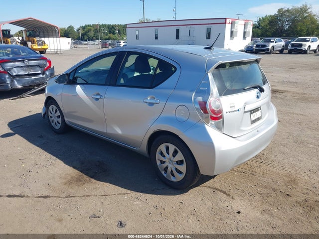 46244624 :رقم المزاد ، JTDKDTB31C1007320 vin ، 2012 Toyota Prius C Three مزاد بيع