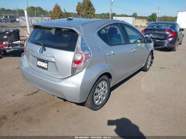 46244624 :رقم المزاد ، JTDKDTB31C1007320 vin ، 2012 Toyota Prius C Three مزاد بيع