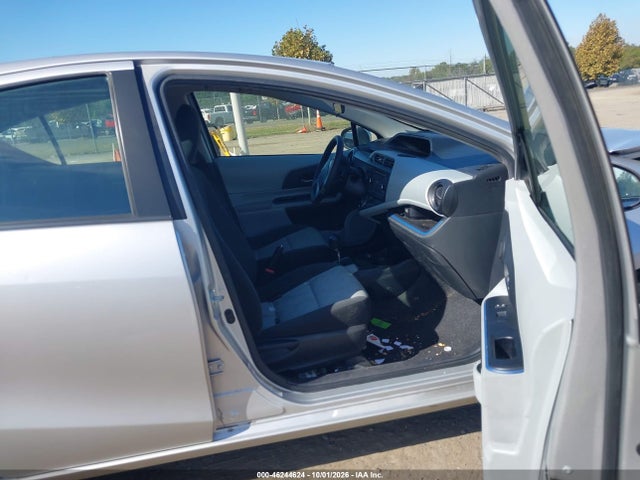 46244624 :رقم المزاد ، JTDKDTB31C1007320 vin ، 2012 Toyota Prius C Three مزاد بيع