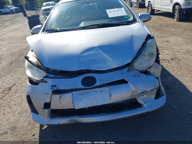 46244624 :رقم المزاد ، JTDKDTB31C1007320 vin ، 2012 Toyota Prius C Three مزاد بيع
