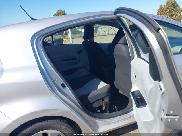 46244624 :رقم المزاد ، JTDKDTB31C1007320 vin ، 2012 Toyota Prius C Three مزاد بيع