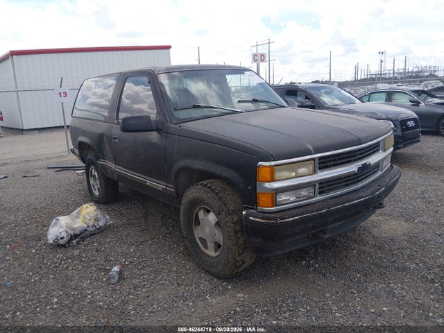 46244719 :رقم المزاد ، 3GNEK18RXXG107577 vin ، 1999 Chevrolet Tahoe مزاد بيع