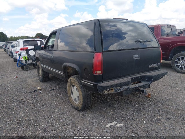 46244719 :رقم المزاد ، 3GNEK18RXXG107577 vin ، 1999 Chevrolet Tahoe مزاد بيع