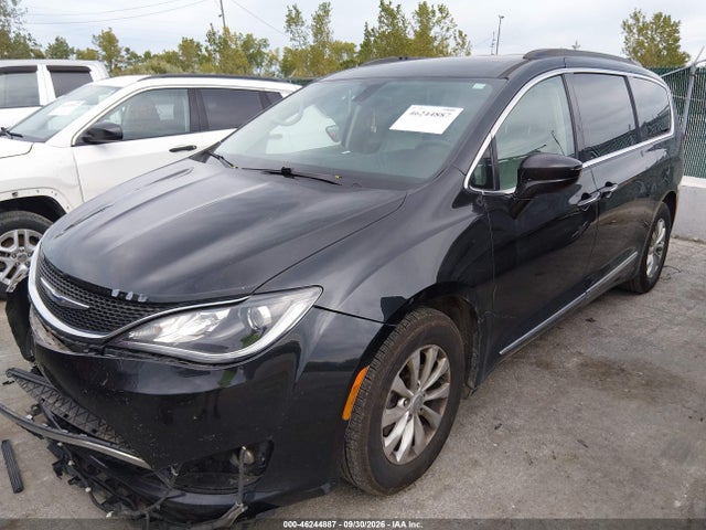 46244887 :رقم المزاد ، 2C4RC1BG9HR512680 vin ، 2017 Chrysler Pacifica Touring-l مزاد بيع
