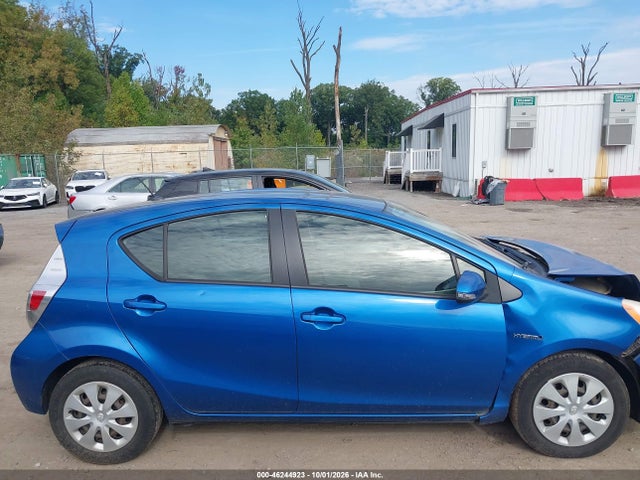 46244923 :رقم المزاد ، JTDKDTB38E1557956 vin ، 2014 Toyota Prius C Two مزاد بيع