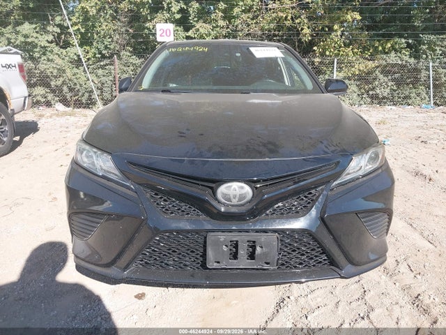 46244924 :رقم المزاد ، 4T1B11HK7JU672046 vin ، 2018 Toyota Camry Se مزاد بيع