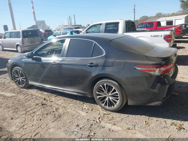 46244924 :رقم المزاد ، 4T1B11HK7JU672046 vin ، 2018 Toyota Camry Se مزاد بيع