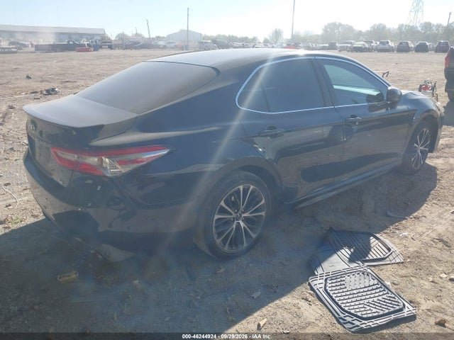 46244924 :رقم المزاد ، 4T1B11HK7JU672046 vin ، 2018 Toyota Camry Se مزاد بيع