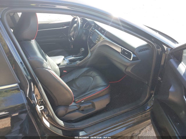 46244924 :رقم المزاد ، 4T1B11HK7JU672046 vin ، 2018 Toyota Camry Se مزاد بيع