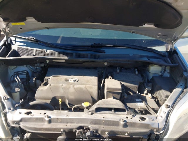 2015 Toyota Sienna Le 8 Passenger მანქანა იყიდება აუქციონზე, vin: 5TDKK3DC5FS577301, აუქციონის ნომერი: 46246212