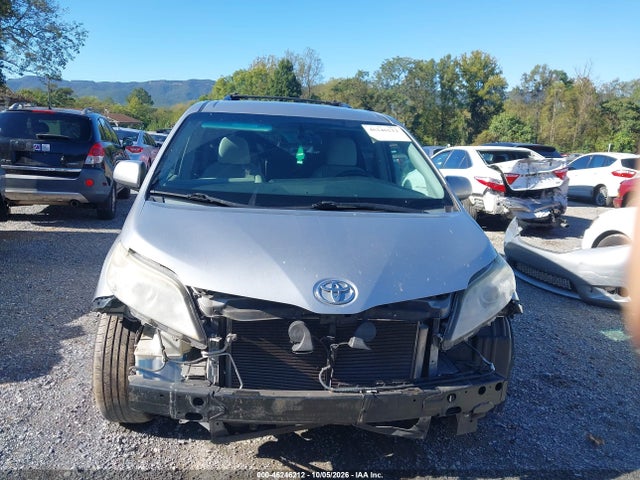 2015 Toyota Sienna Le 8 Passenger მანქანა იყიდება აუქციონზე, vin: 5TDKK3DC5FS577301, აუქციონის ნომერი: 46246212
