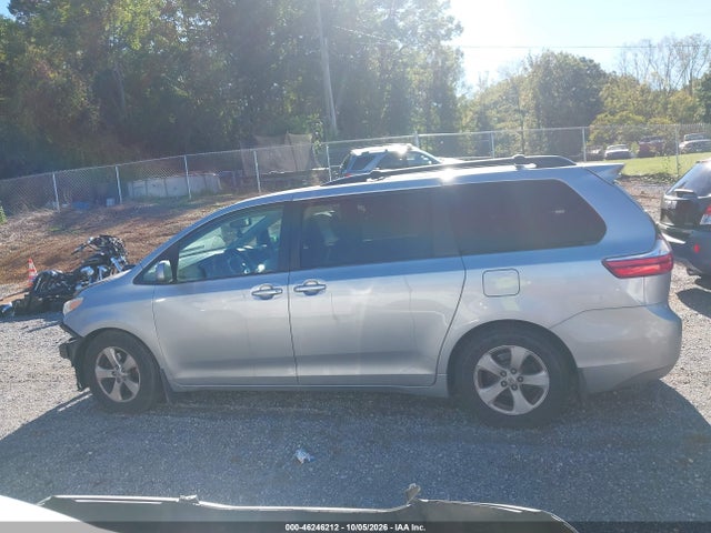 2015 Toyota Sienna Le 8 Passenger მანქანა იყიდება აუქციონზე, vin: 5TDKK3DC5FS577301, აუქციონის ნომერი: 46246212