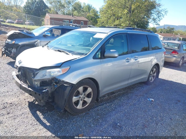 2015 Toyota Sienna Le 8 Passenger მანქანა იყიდება აუქციონზე, vin: 5TDKK3DC5FS577301, აუქციონის ნომერი: 46246212