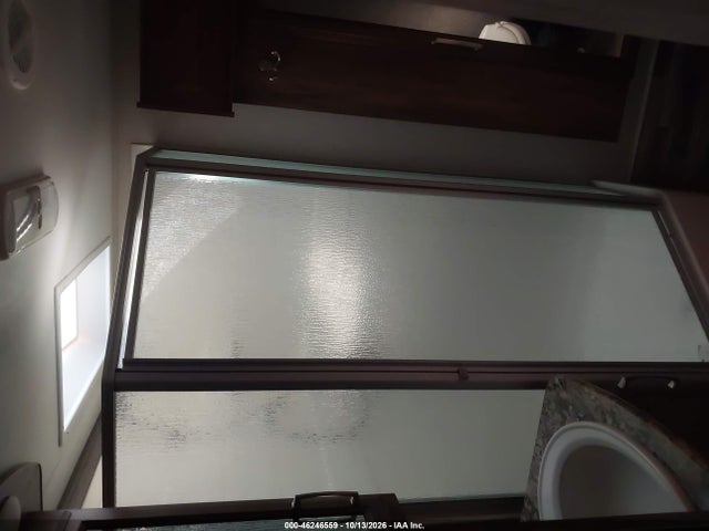46246559 :رقم المزاد ، 4YDF33624F2505321 vin ، 2015 Keystone 336bhs 4 S مزاد بيع
