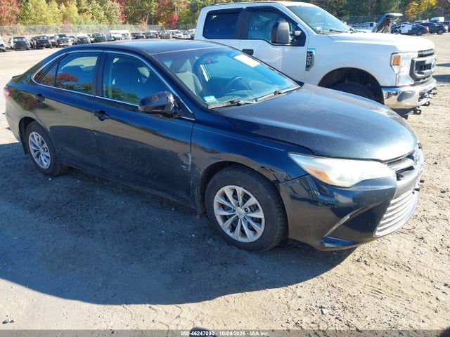 46247090 :رقم المزاد ، 4T4BF1FK0FR449090 vin ، 2015 Toyota Camry Le مزاد بيع