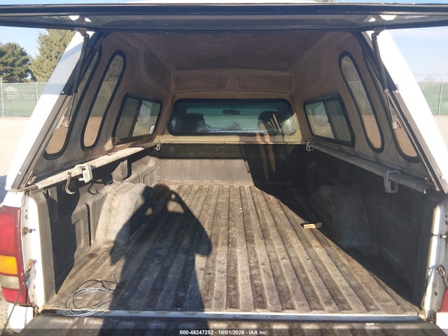 2001 Chevrolet Silverado 1500 მანქანა იყიდება აუქციონზე, vin: 1GCEC14W61Z251099, აუქციონის ნომერი: 46247252
