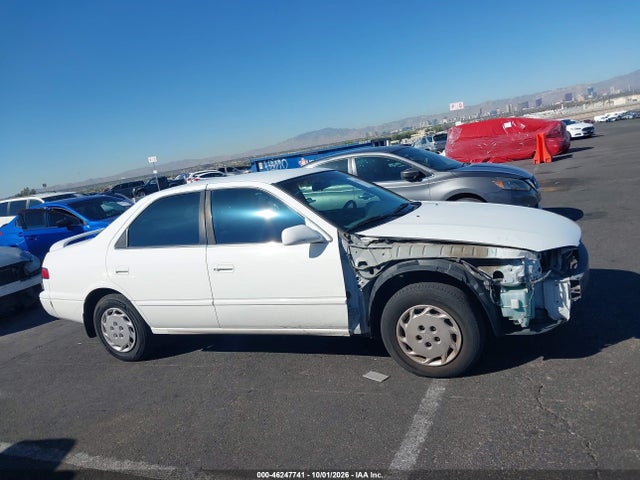 46247741 :رقم المزاد ، JT2BG28K1W0119599 vin ، 1998 Toyota Camry Le مزاد بيع