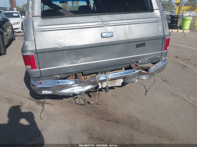 1990 Gmc Suburban R15 Conventional მანქანა იყიდება აუქციონზე, vin: 1GKER16K2LF531572, აუქციონის ნომერი: 46247775