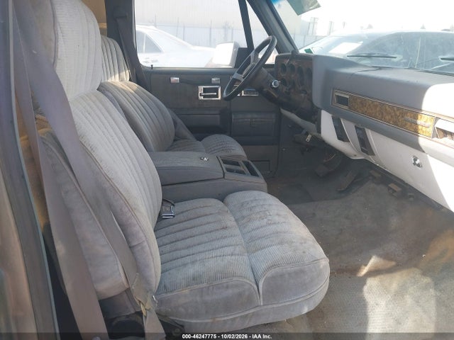 1990 Gmc Suburban R15 Conventional მანქანა იყიდება აუქციონზე, vin: 1GKER16K2LF531572, აუქციონის ნომერი: 46247775